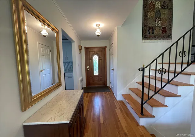 Photo 3 of Sale Pending at 6 Preston Ct, Glen Cove, NY 11542 | MLS# 1024979 | Listing updated on 2026-10-15