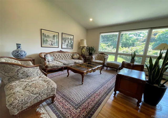 Photo 4 of Sale Pending at 6 Preston Ct, Glen Cove, NY 11542 | MLS# 1024979 | Listing updated on 2026-10-15