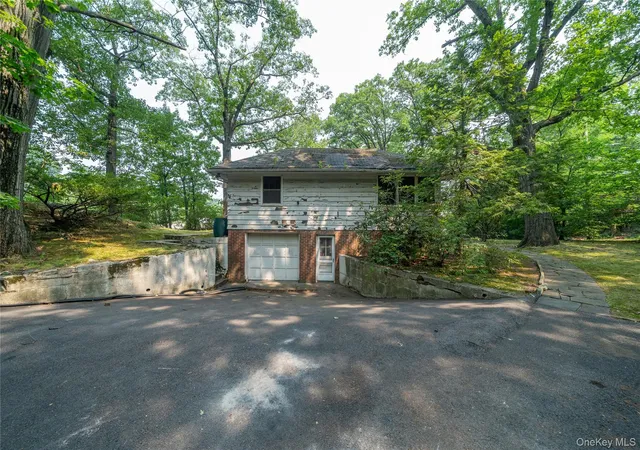 Photo 4 of Sale Pending at 8 Rutland Rd, Yonkers, NY 10708 | MLS# 1024997 | Listing updated on 2026-10-13