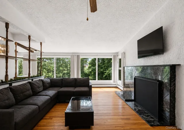 Photo 3 of Single family home for sale at 25 Chatham Ter, Yonkers, NY 10710 | MLS# 1025013 | Listing updated on 2026-10-14
