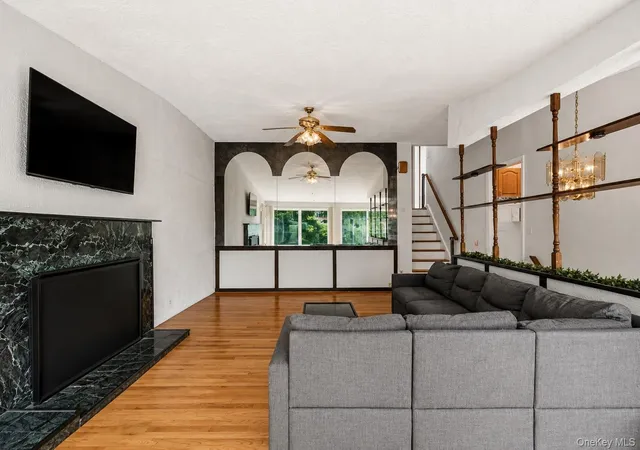 Photo 4 of Single family home for sale at 25 Chatham Ter, Yonkers, NY 10710 | MLS# 1025013 | Listing updated on 2026-10-14