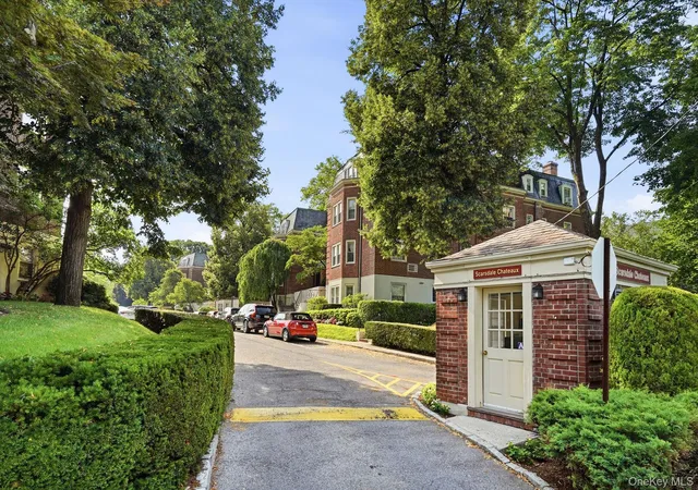 2nd image of 7 Chateaux Cir #7x, Scarsdale, NY 10583 | MLS# 1025023