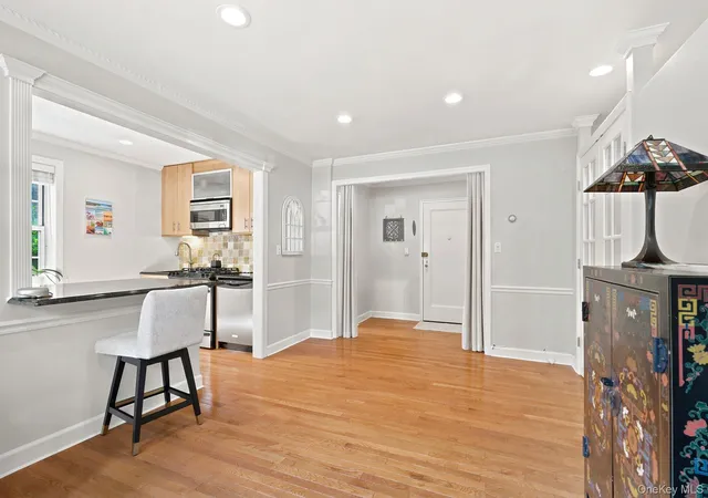 Listing Photo 4 - Condo for sale in building located at 7 Chateaux Cir, Scarsdale, NY 10583 - Unit #7X
