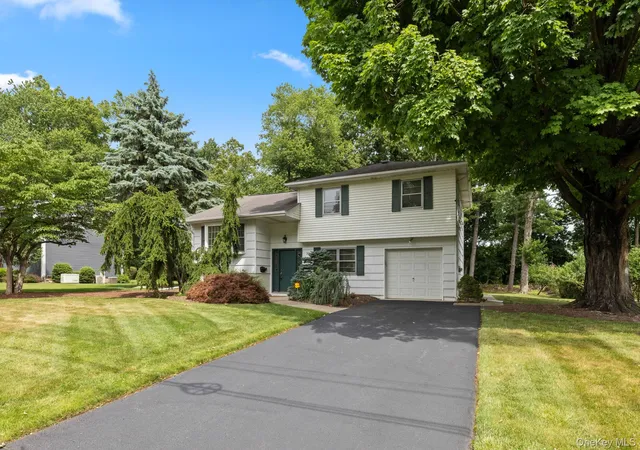 1st image of 28 Stratford Pl, Clarkstown, NY 10956 | MLS# 1025036