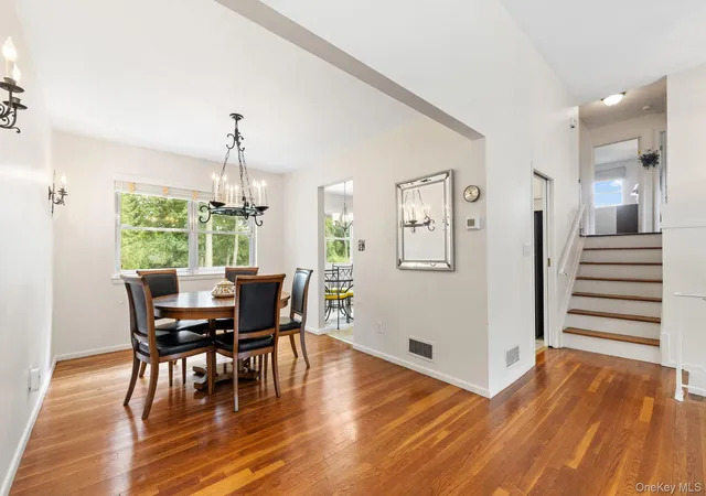 3rd image of 28 Stratford Pl, Clarkstown, NY 10956 | MLS# 1025036