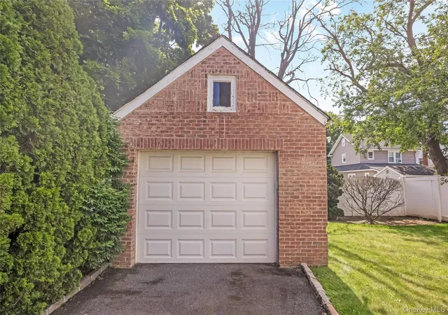 Photo 3 of Sale Pending at 69 Vernon Ave, Hempstead, NY 11570 | MLS# 1025041 | Listing updated on 2026-09-16