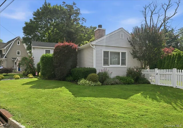 39th image of 56 Glen Cove Dr, Oyster Bay, NY 11545 | MLS# 1025046