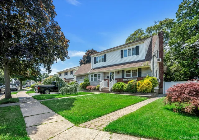 Photo 2 of Sale Pending at 280 Van Cott Ave, Oyster Bay, NY 11735 | MLS# 1025048 | Listing updated on 2026-09-03