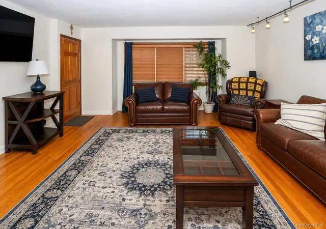 Listing Photo 4 - Condo for sale in building located at 280 Van Cott Ave, Oyster Bay, NY 11735