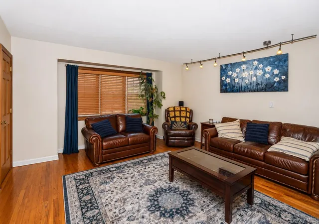 Listing Photo 5 - Condo for sale in building located at 280 Van Cott Ave, Oyster Bay, NY 11735