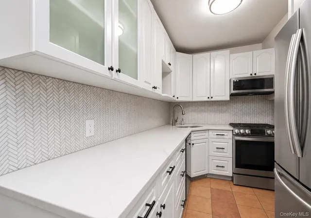 Photo 2 of Sale Pending at 35 31 85th Street #6E, New York, NY 11372 | MLS# 1025063 | Listing updated on 2026-08-17