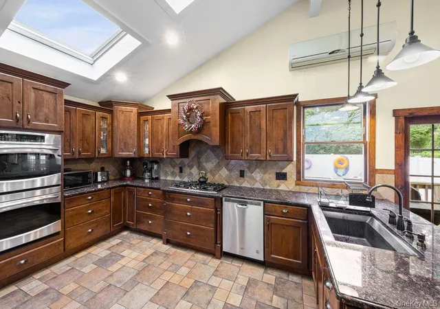 4th image of 14 Tudor Rd, Brookhaven, NY 11967 | MLS# 1025072