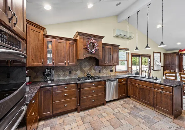5th image of 14 Tudor Rd, Brookhaven, NY 11967 | MLS# 1025072