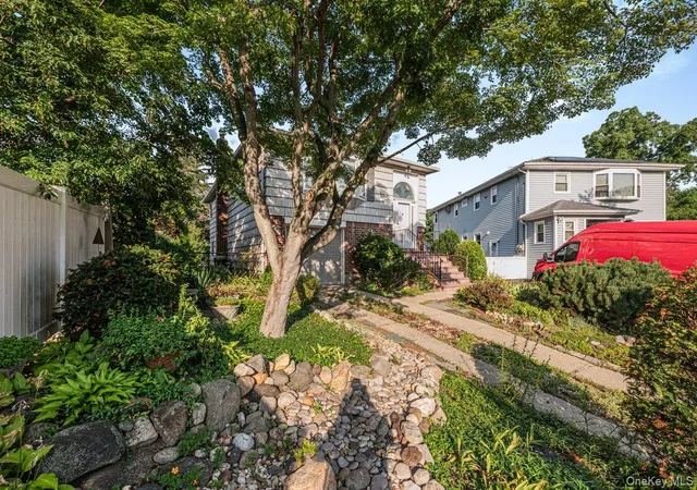 Photo 3 of Sale Pending at 2 Atlas Ct, North Hempstead, NY 11040 | MLS# 1025084 | Listing updated on 2026-08-26
