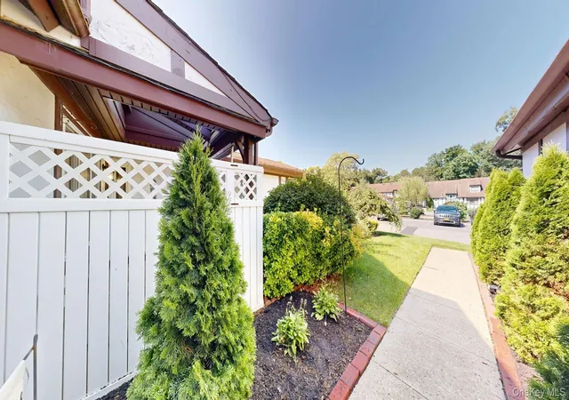 Listing Photo 2 - Condo for sale in building located at 10 Amesworth Ct, Brookhaven, NY 11953 - Unit #