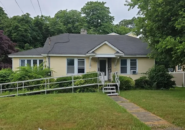 2nd image of 34 N Baldwin Pl, Oyster Bay, NY 11758 | MLS# 1025094