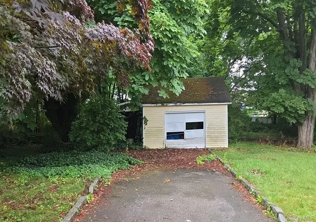 5th image of 34 N Baldwin Pl, Oyster Bay, NY 11758 | MLS# 1025094