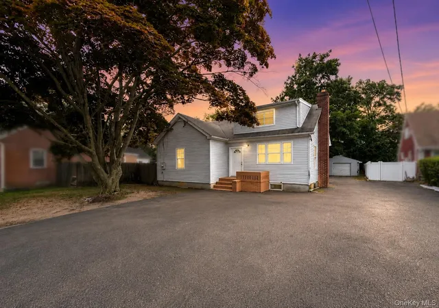 2nd image of 806 Mount Ave, Babylon, NY 11798 | MLS# 1025103