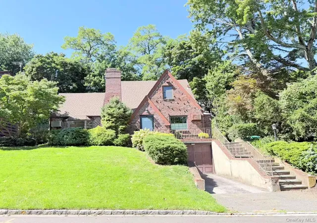 Single family home for sale at 11 W Terrace Rd, Great Neck, NY 11021 | MLS# 1025107