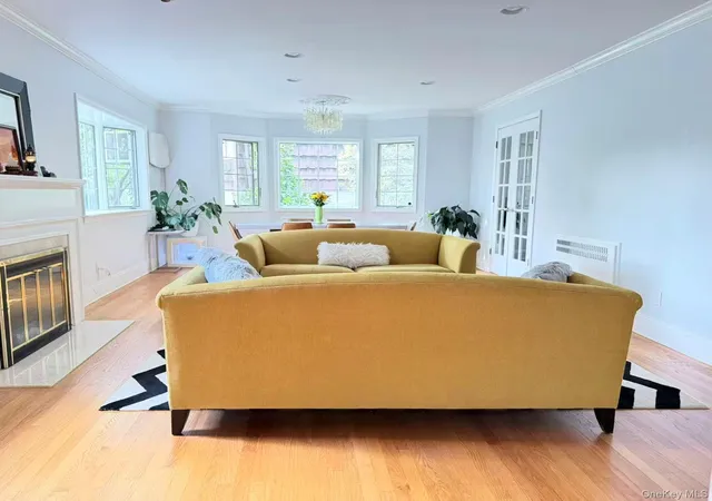 Photo 2 of Single family home for sale at 11 W Terrace Rd, Great Neck, NY 11021 | MLS# 1025107 | Listing updated on 2026-09-23