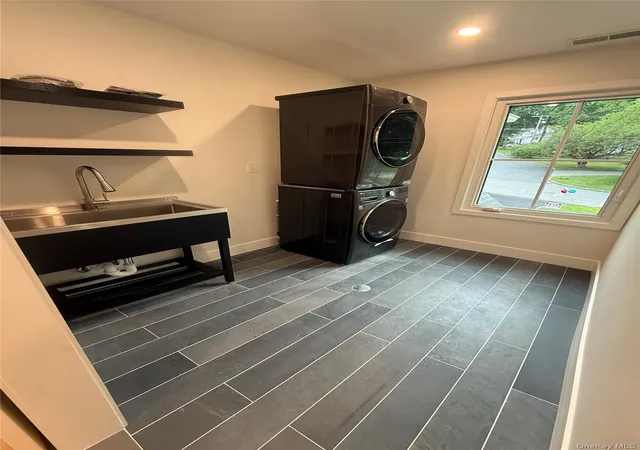 Photo 3 of Sale Pending at 19 Black Birch Ln, Scarsdale, NY 10583 | MLS# 1025126 | Listing updated on 2026-08-02