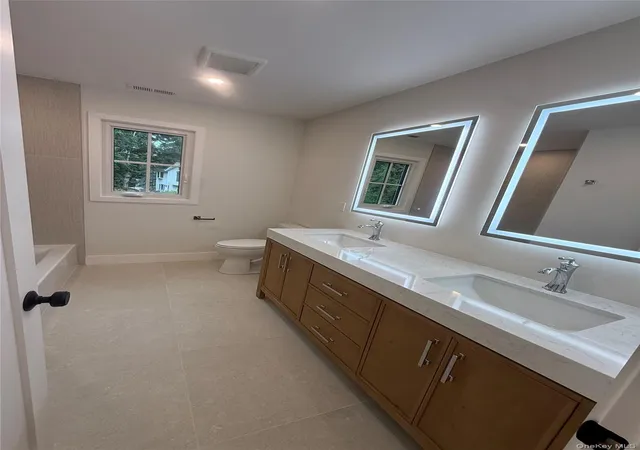 Photo 4 of Sale Pending at 19 Black Birch Ln, Scarsdale, NY 10583 | MLS# 1025126 | Listing updated on 2026-08-02