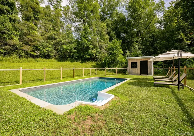 2nd image of 4 Cove Rd, Rhinebeck, NY 12572 | MLS# 1025128