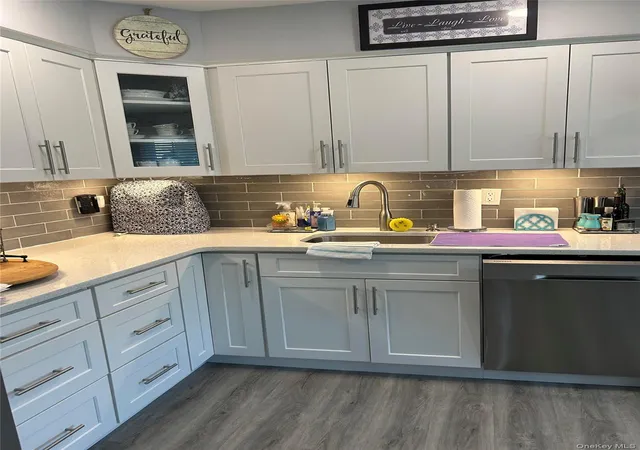 Listing Photo 5 - Condo for sale in building located at 40 Revere Dr, Islip, NY 11782