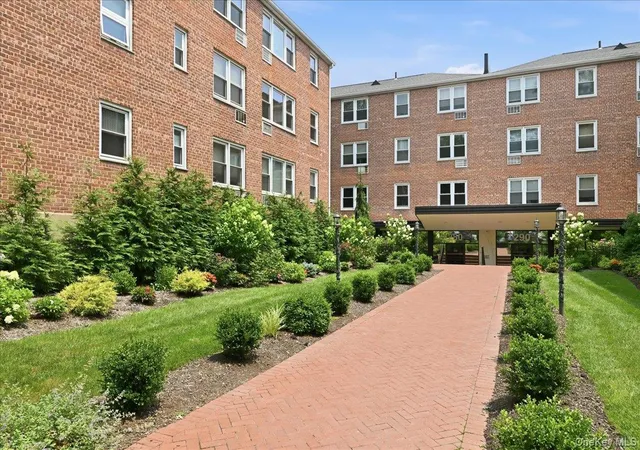 3rd image of 280 Atlantic Ave, New York City, NY 11550