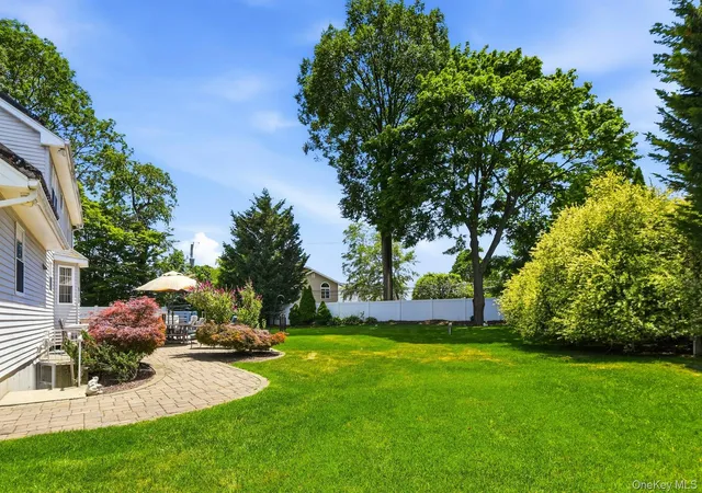 Photo 2 of Sale Pending at 35 Dennis Ln, Oyster Bay, NY 11714 | MLS# 1025180 | Listing updated on 2026-08-22