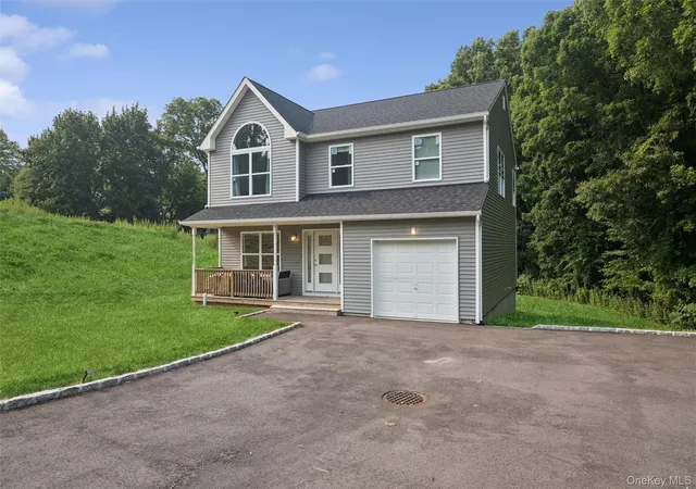 Photo 3 of Sale Pending at 65 Ozark St, Brookhaven, NY 11720 | MLS# 1025189 | Listing updated on 2026-09-15