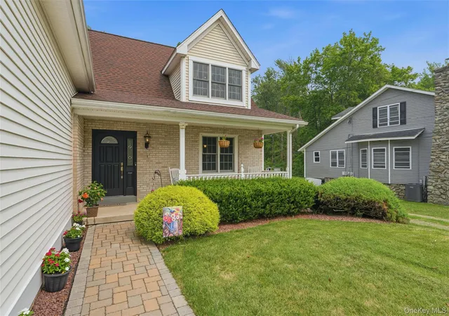 Photo 3 of Single family home for sale at 302 Lakeside Rd, Newburgh (town), NY 12550 | MLS# 1025198 | Listing updated on 2026-09-17