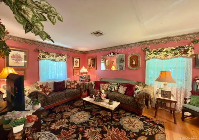 Photo 3 of Single family home for sale at 26 W Cookingham Dr, Hyde Park, NY 12580 | MLS# 1025200 | Listing updated on 2026-08-12