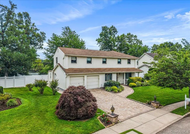 2nd image of 10 Clemson Ln, Oyster Bay, NY 11797 | MLS# 1025222