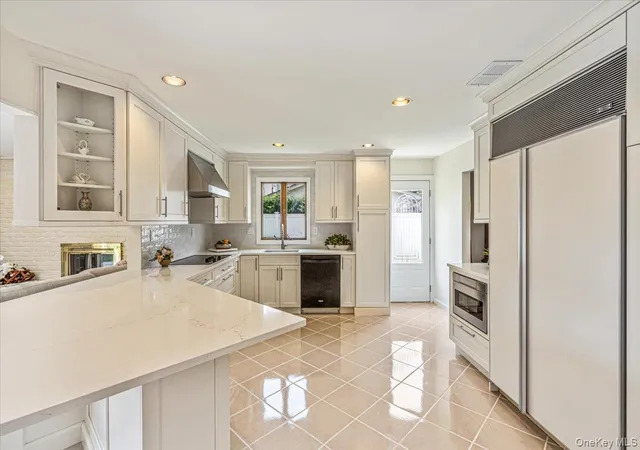 5th image of 10 Clemson Ln, Oyster Bay, NY 11797 | MLS# 1025222