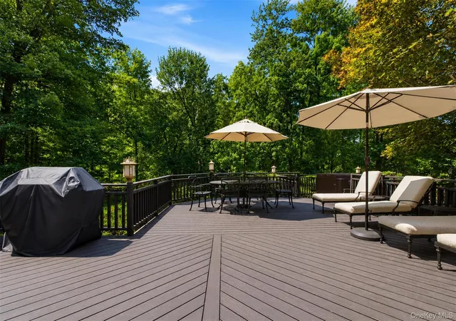 Photo 4 of Single family home for sale at 391 Pleasant Hl Dr, Clarkstown, NY 10956 | MLS# 1025224 | Listing updated on 2026-09-20
