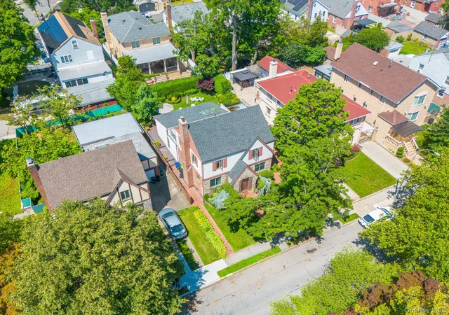 4th image of 69-78 180Th St, Fresh Meadows, NY 11365 | MLS# 1025241