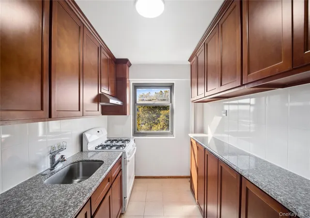 Photo 2 of Condo for sale at 21 55 34th Avenue #9B, New York, NY 11106 | MLS# 1025250 | Listing updated on 2026-10-28