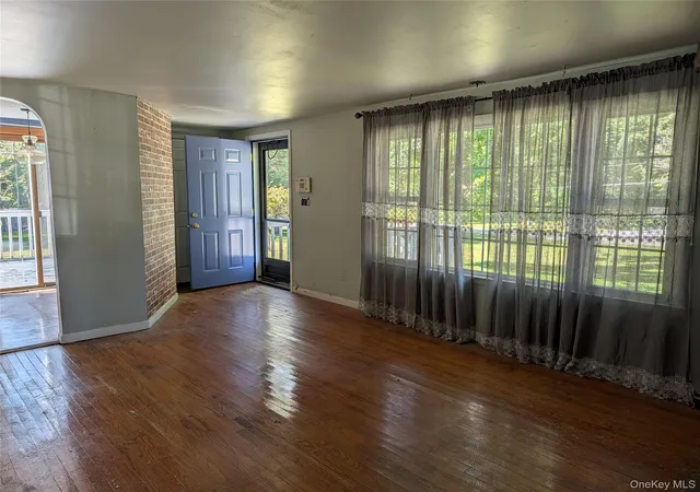Photo 3 of Single family home for sale at 6 White Oak Ter, Hamptonburgh, NY 10916 | MLS# 1025257 | Listing updated on 2026-10-07