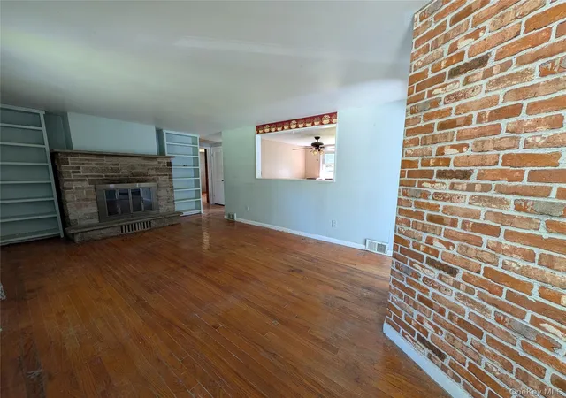 Photo 4 of Single family home for sale at 6 White Oak Ter, Hamptonburgh, NY 10916 | MLS# 1025257 | Listing updated on 2026-10-07