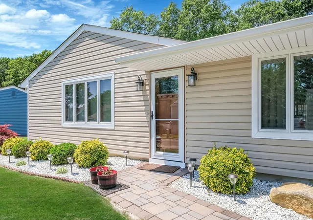 3rd image of 150 Rosemont Ave, Brookhaven, NY 11738 | MLS# 1025261