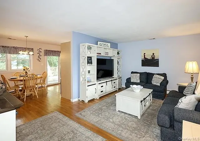 4th image of 113 Iceland Dr, Huntington, NY 11746 | MLS# 1025265