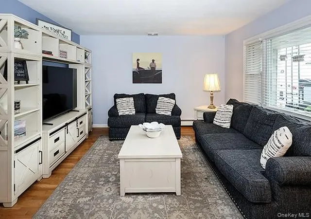 5th image of 113 Iceland Dr, Huntington, NY 11746 | MLS# 1025265