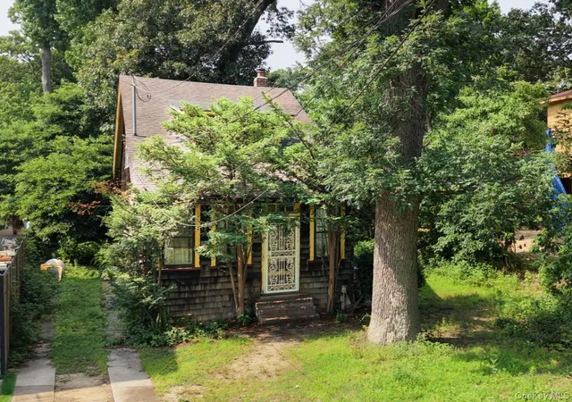 1st image of 193 35 Mclaughlin Ave, New York, NY 11423 | MLS# 1025319