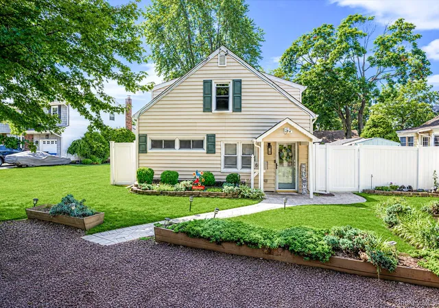 Photo 2 of Sale Pending at 6 Gerek Ave, West Islip, NY 11795 | MLS# 1025321 | Listing updated on 2026-08-13