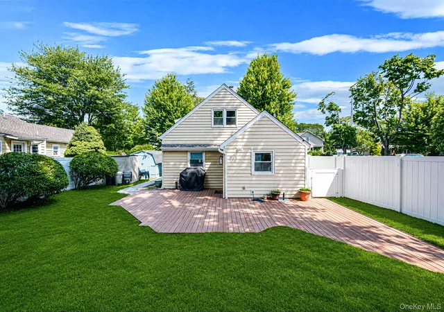 Photo 4 of Sale Pending at 6 Gerek Ave, West Islip, NY 11795 | MLS# 1025321 | Listing updated on 2026-08-13