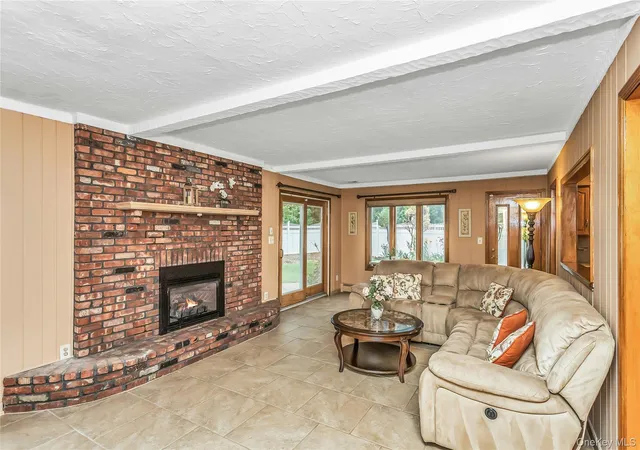 4th image of 3901 Jane Ct, Oyster Bay, NY 11783 | MLS# 1025336