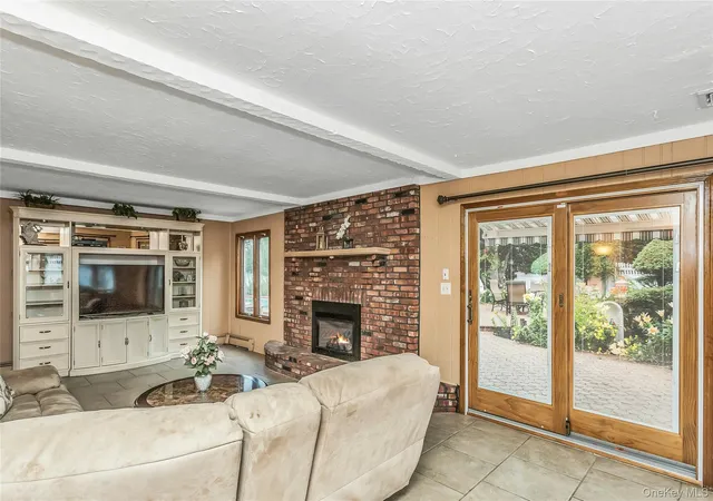 5th image of 3901 Jane Ct, Oyster Bay, NY 11783 | MLS# 1025336