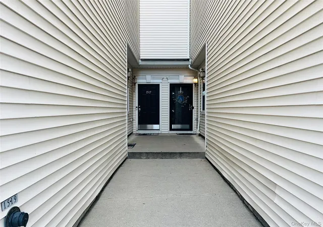 3rd image of 1515 Balsam Dr, New Windsor, NY 12553 | MLS# 1025347
