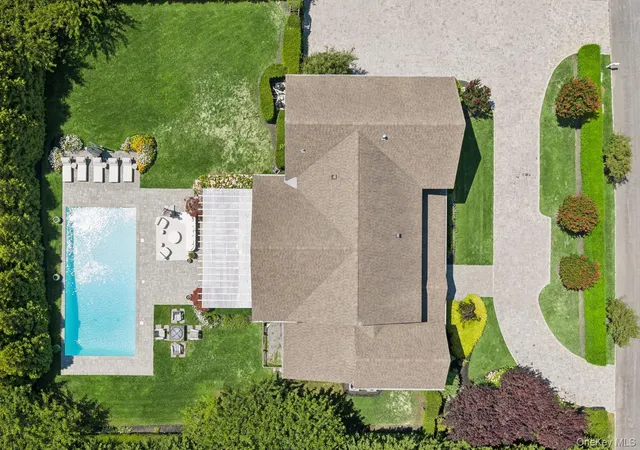 Photo 2 of Single family home for sale at 22 Summer Dr, Southampton, NY 11968 | MLS# 1025348 | Listing updated on 2026-10-08